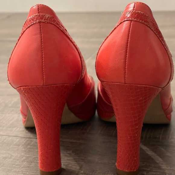 Gianni Bini Genuine Leather Salmon Heels Size 9 - Picture 6 of 9